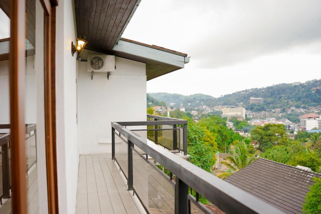 Chariot Square Hotell Kandy Exteriör bild