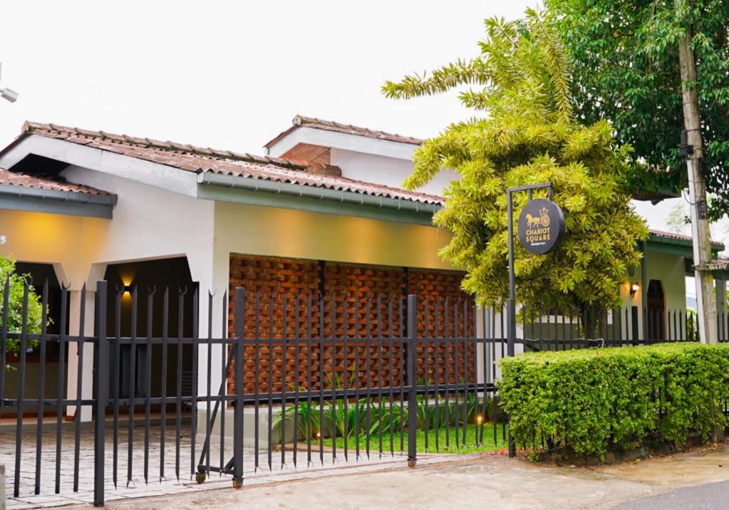 Chariot Square Hotell Kandy Exteriör bild